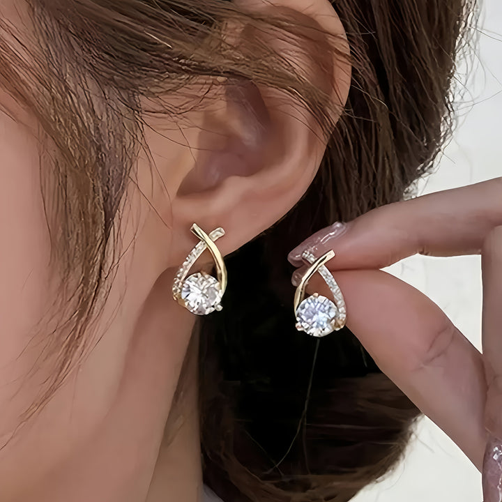 Boucles d'oreilles en puce avec croix dorée et zirconiums