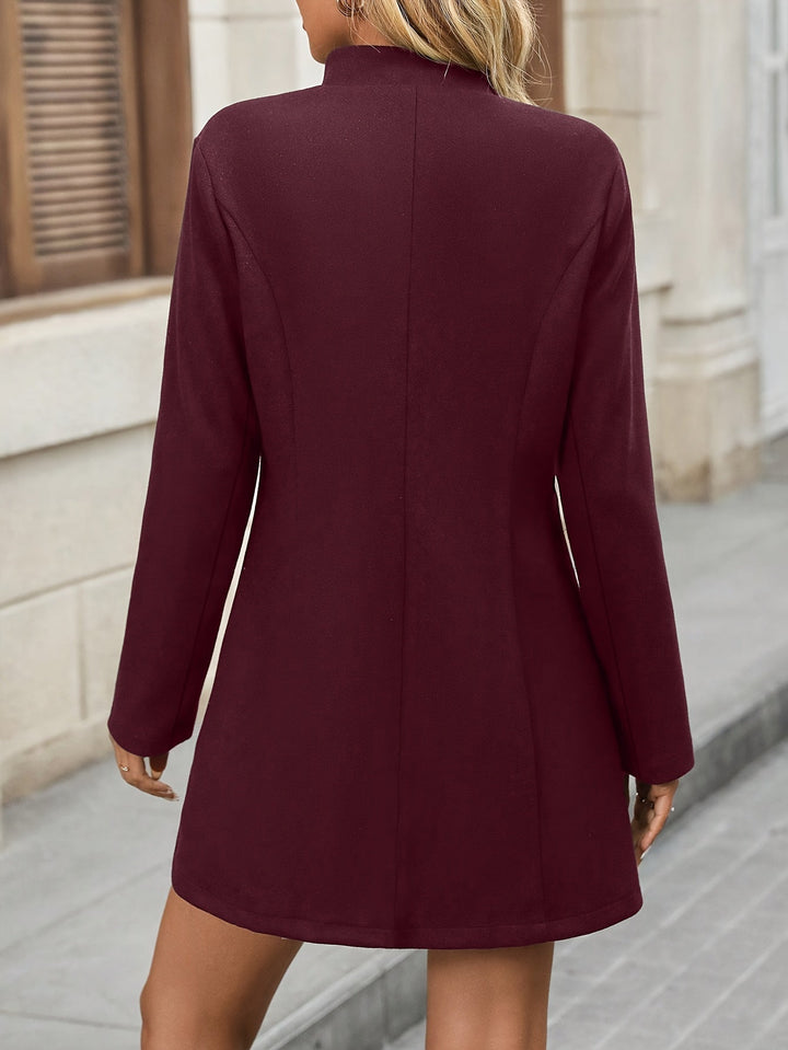 MAISON LUMIÈRE | MANTEAU ÉLÉGANT À COL DROIT ET BOUTONS CLASSIQUES