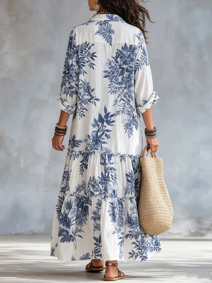 Dahlia™ | Robe maxi bohème à fleurs bleues à boutons sur le devant, à étages