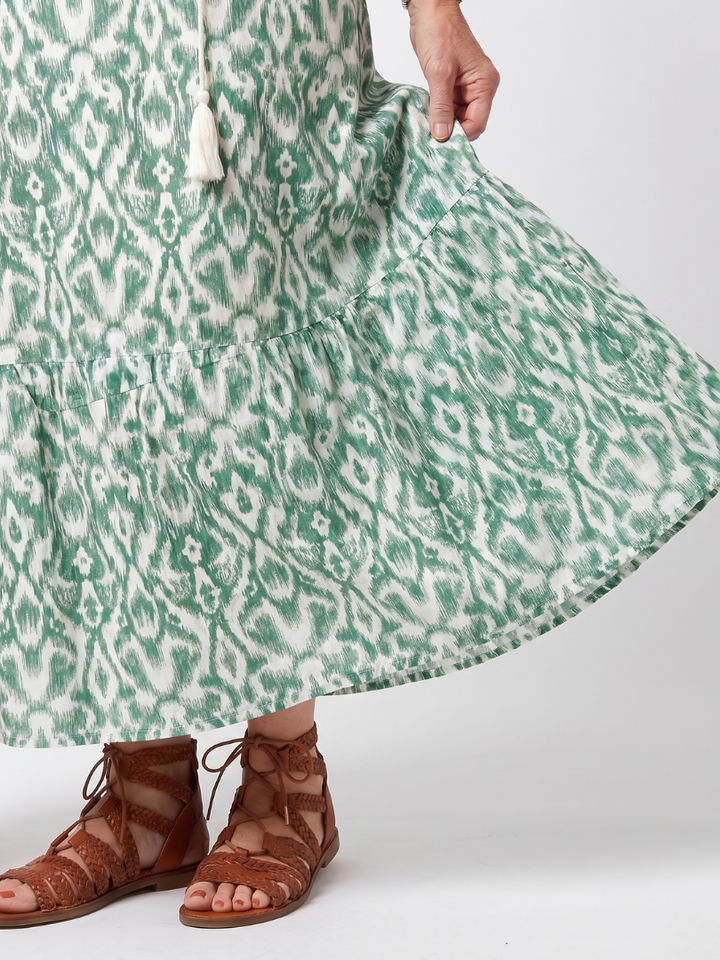 Ilara | Robe midi à motif, décolleté en V et pompons