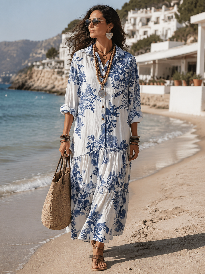 Dahlia™ | Robe maxi bohème à fleurs bleues à boutons sur le devant, à étages