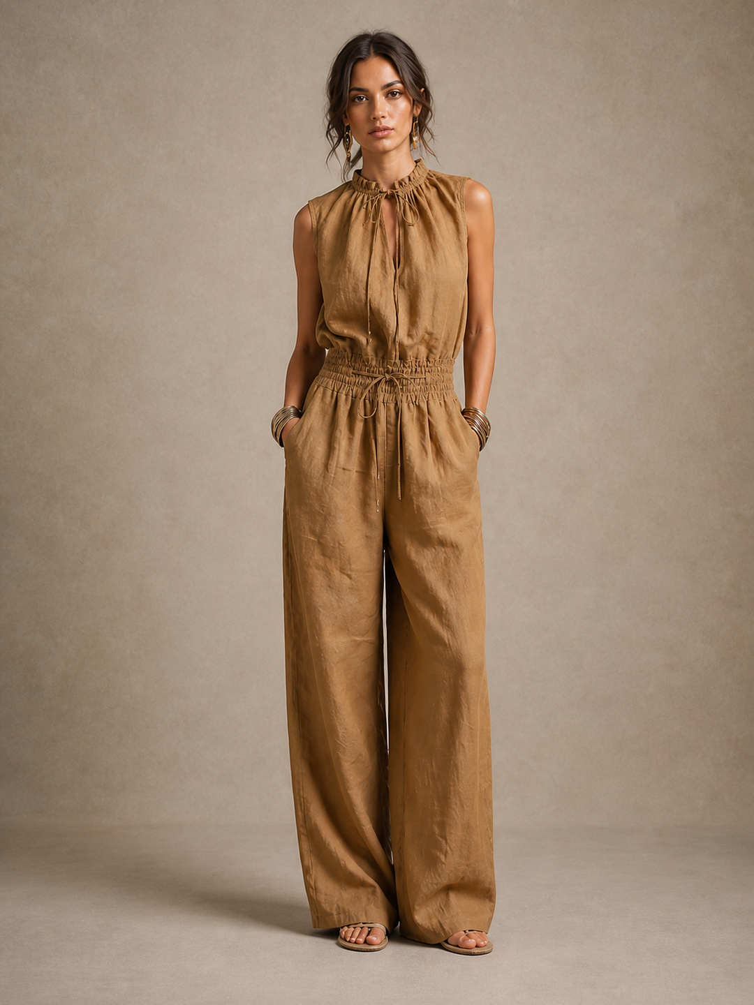 Zenaide | Combinaison couleur camel avec col montant noué et jambes larges