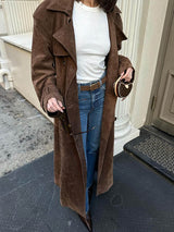 MAISON LUMIÈRE | LE TRENCH CHIC EN DAIM DOUX
