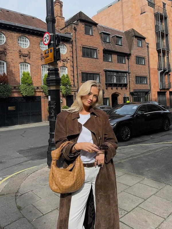 MAISON LUMIÈRE | LE TRENCH CHIC EN DAIM DOUX