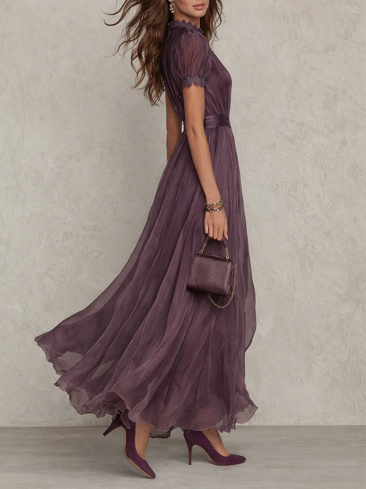 Flavia - Robe longue violette avec un décolleté en forme de clé pour femme