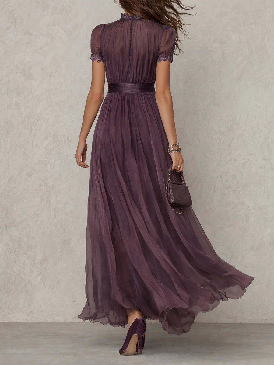 Flavia - Robe longue violette avec un décolleté en forme de clé pour femme