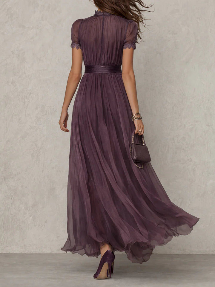 Flavia - Robe longue violette avec un décolleté en forme de clé pour femme
