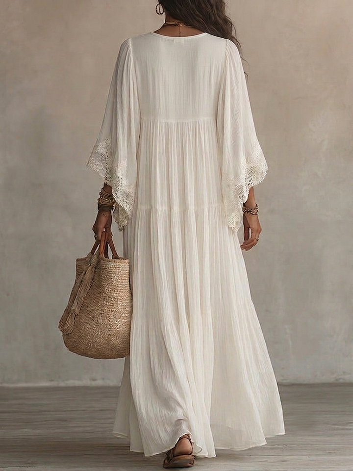 Adelaida | Robe longue en mousseline ivoire avec manches chauve-souris et dentelle blanche