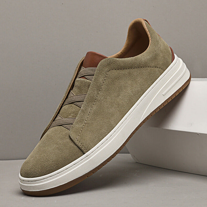 MAISON LUMIÈRE | CHAUSSURES SLIP-ON EN DAIM POUR HOMME